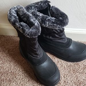 NWOT snow boots